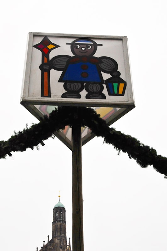Zwetschgenmännchen-nuernberg-christkindlesmarkt-smart-family-travel